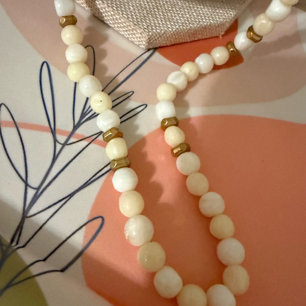 Stella &‎ Dot Gold and Cream Beaded Necklace - Picture 3 of 4